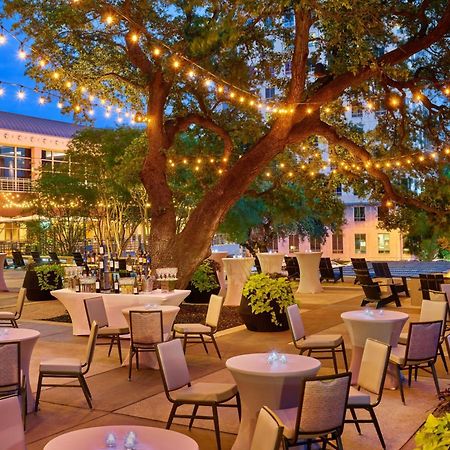 Downright Austin, A Renaissance Hotel Exterior foto